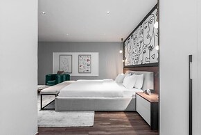 Ivy Lush Hotel
