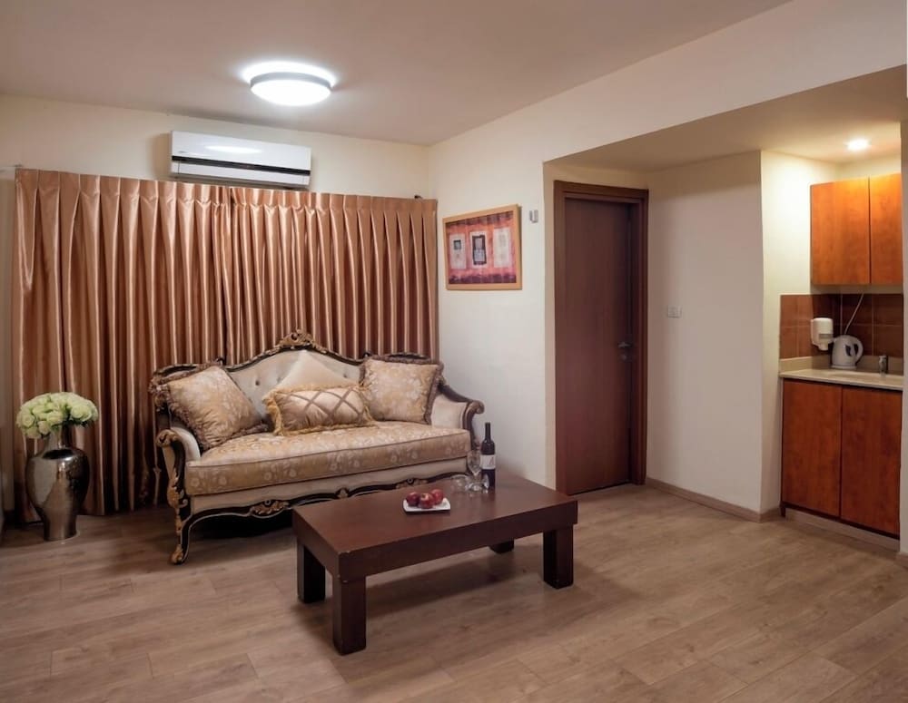 Aristocrat Hotel