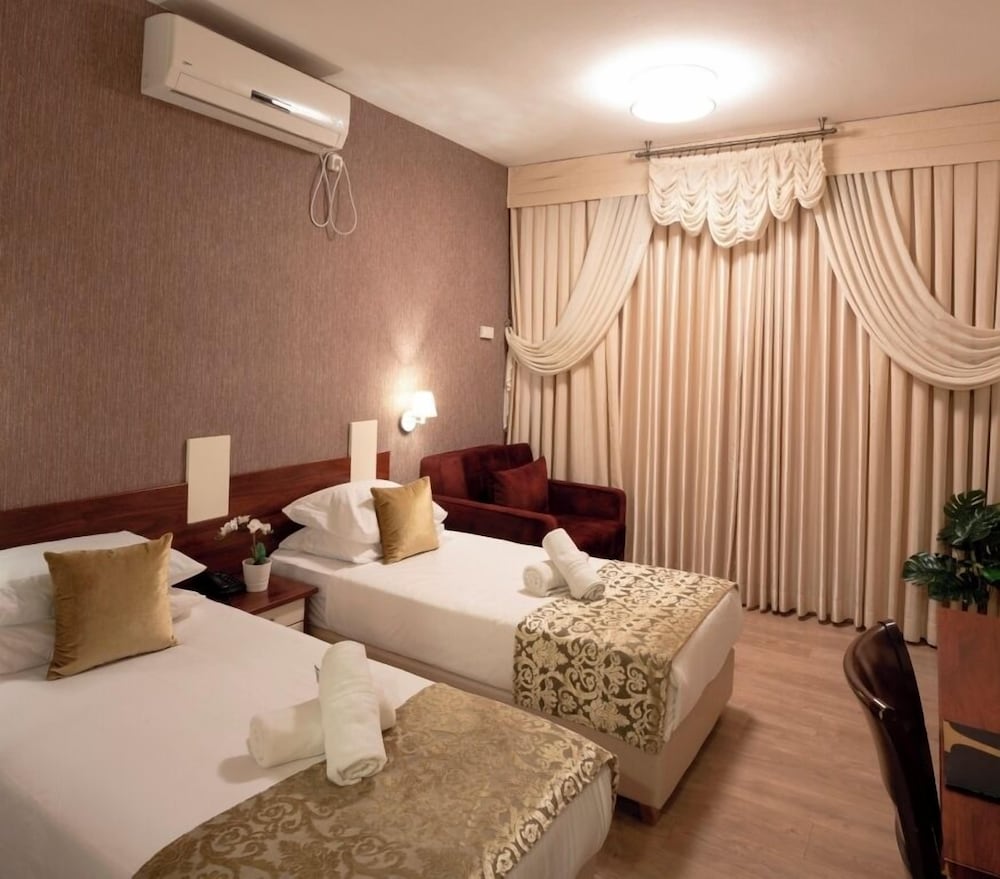 Aristocrat Hotel