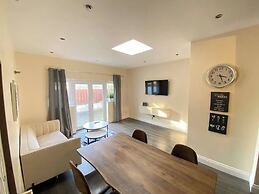 Bright & Lush 2 Bed Apartment