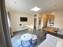 Bright & Lush 2 Bed Apartment