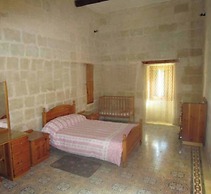 Cauchi corner house with roof top pool