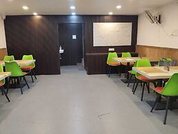 Hotel 7R Residency