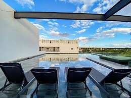 Modern Retreat near Aldea Zama
