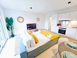Warm&Bright 1BR w terrace&parking