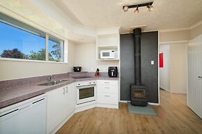 Ocean & Mountain Views 3-bedroom Home