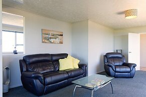 Ocean & Mountain Views 3-bedroom Home