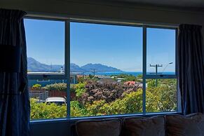 Ocean & Mountain Views 3-bedroom Home