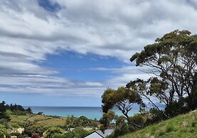 Ocean & Mountain Views 3-bedroom Home