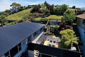 Ocean & Mountain Views 3-bedroom Home
