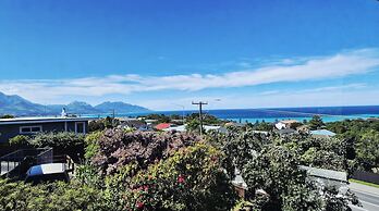 Ocean & Mountain Views 3-bedroom Home