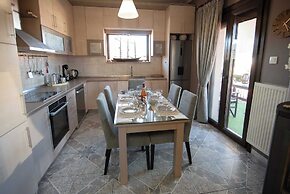 Sunrise Suite Olympiada - Luxury Beachfront Escape