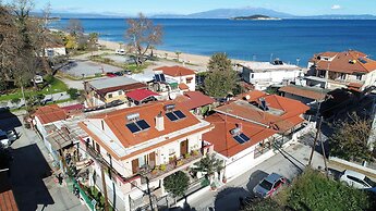 Sunrise Suite Olympiada - Luxury Beachfront Escape