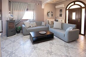 Sunrise Suite Olympiada - Luxury Beachfront Escape