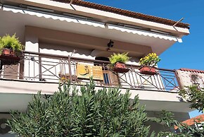 Sunrise Suite Olympiada - Luxury Beachfront Escape
