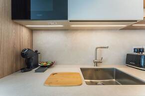 Official Mercury Suites With Rooftop Pool Access