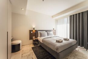 Official Mercury Suites With Rooftop Pool Access