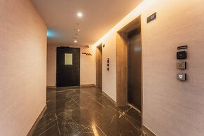 Official Mercury Suites With Rooftop Pool Access