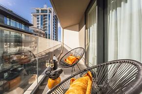 Official Mercury Suites With Rooftop Pool Access