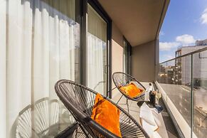 Official Mercury Suites With Rooftop Pool Access