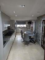Central Large House close to Heathrow