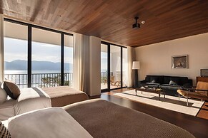 Dali Mountain and Lake View Hotel