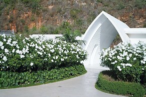 Dali Mountain and Lake View Hotel