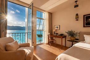 Dali Mountain and Lake View Hotel
