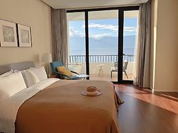Dali Mountain and Lake View Hotel