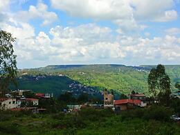 Sai Hill's Holiday's