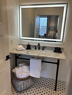 Hotel Thoroughbred