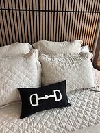 Hotel Thoroughbred