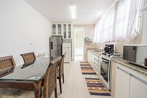 Incr vel e Ampla Casa a 200m da Praia da Enseada