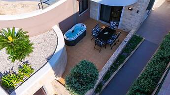 Villy Luxury Home by the sea 1