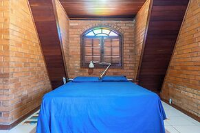 Casa com Piscina Churrasqueira e Garagem