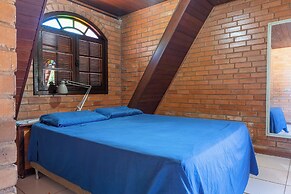 Casa com Piscina Churrasqueira e Garagem