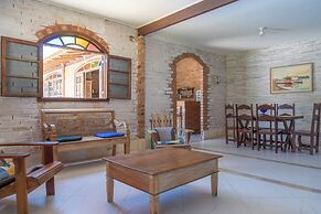 Casa com Piscina Churrasqueira e Garagem