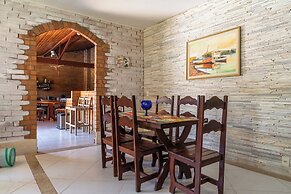 Casa com Piscina Churrasqueira e Garagem