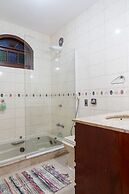 Casa com Piscina Churrasqueira e Garagem