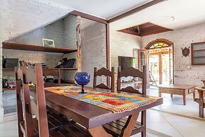 Casa com Piscina Churrasqueira e Garagem