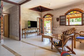 Casa com Piscina Churrasqueira e Garagem