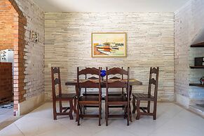 Casa com Piscina Churrasqueira e Garagem