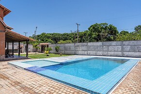 Casa com Piscina Churrasqueira e Garagem