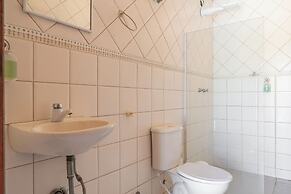 Casa com Piscina Churrasqueira e Garagem