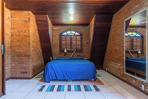 Casa com Piscina Churrasqueira e Garagem
