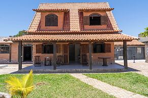Casa com Piscina Churrasqueira e Garagem
