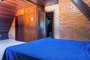 Casa com Piscina Churrasqueira e Garagem