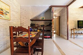 Casa com Piscina Churrasqueira e Garagem