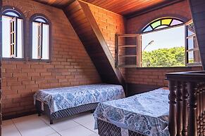 Casa com Piscina Churrasqueira e Garagem