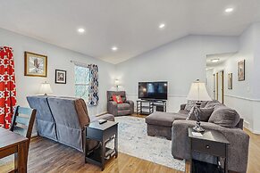 1/2 Mi to Lake! Traverse City Retreat w/ Dock